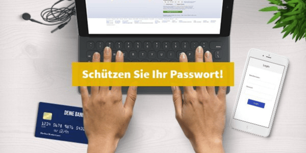 Frauenhände an einem Laptop mit einer Kreditkarte und einem IPhone