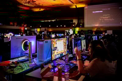 Lock and Load - Teilnehmenden am PC am mitspielen