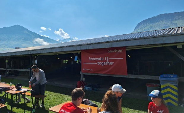 Kidscup 2025 mit Leuchter-Werbeblachen