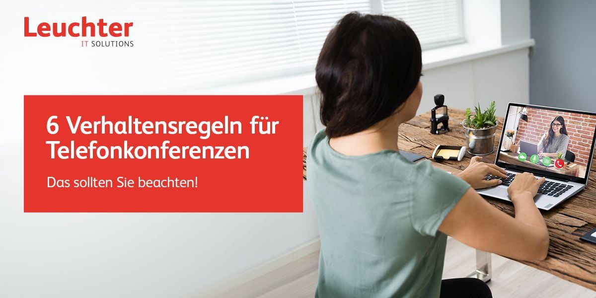 6 Verhaltensregeln für Telefonkonferenzen – Frau im Videocall am Laptop im Homeoffice