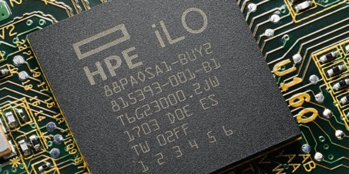 HPE iLO Chip auf Mainboard – Nahaufnahme des integrierten HPE iLO Controllers für Remote Server Management