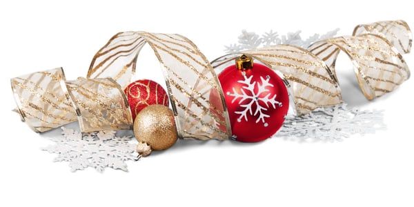 Weihnachtskugeln und Band