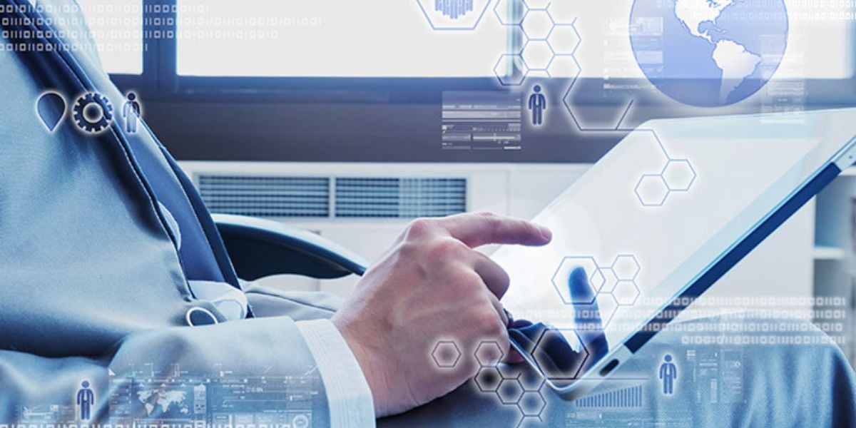 Digitale Transformation im Business mit Tablet und globaler Vernetzung