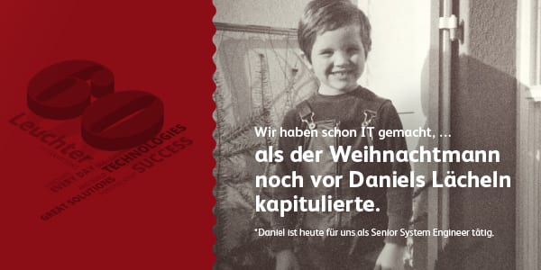 Daniel Heggli als Kind vor dem Weihnachtsbaum